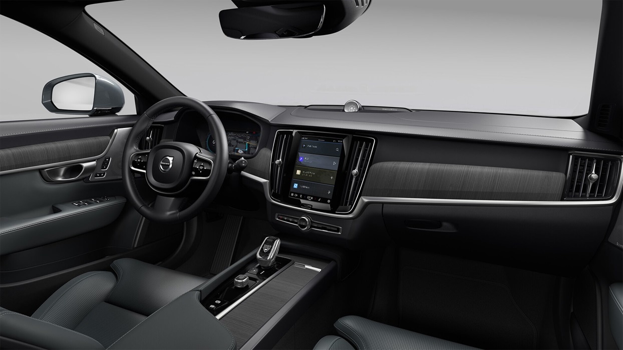 볼보 V90 크로스 컨트리의 운전자 좌석 및 중앙 콘솔.
